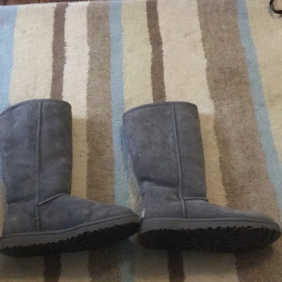 Ugg Tall Gray Boots - Picture 5 of 8